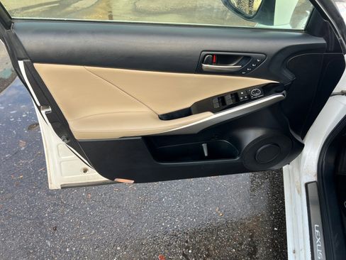 Used 2018 Lexus IS 300 AWD image 19