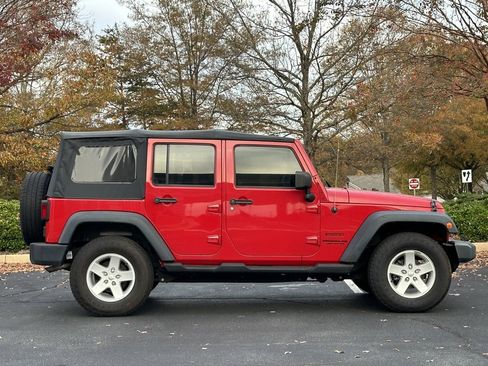 Used 2013 Jeep Wrangler Unlimited Sport image 2