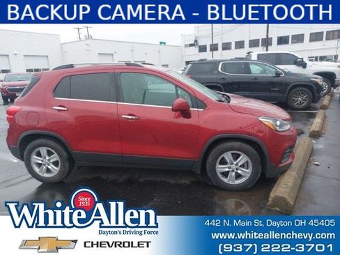 Used 2019 Chevrolet Trax LT w/ LT Convenience Package FWD image 1
