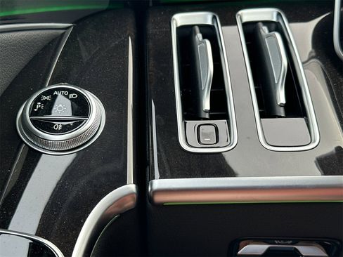 Used 2024 Mercedes-Benz S 580 S 580 image 31