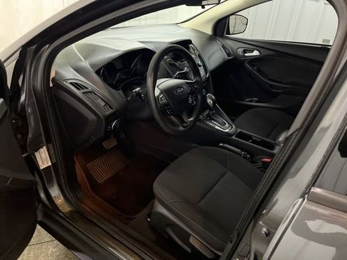 Used 2017 Ford Focus SE image 25