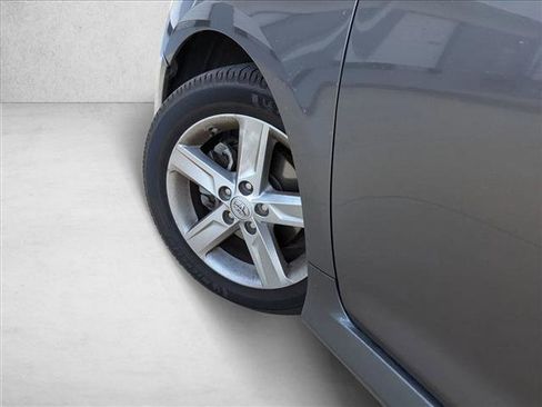 Used 2014 Toyota Camry SE image 7