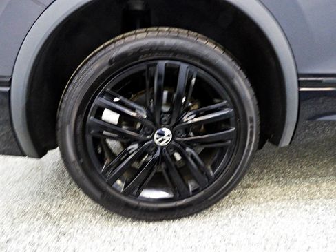 Used 2022 Volkswagen Tiguan SE R-Line image 28