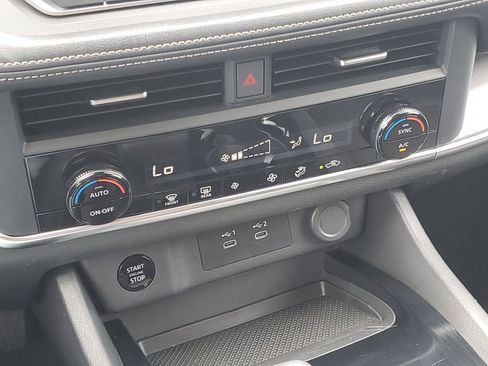 Used 2024 Nissan Rogue SV image 22