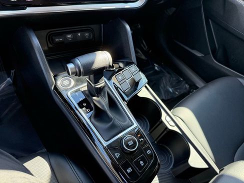 Used 2024 Kia Sportage EX image 29