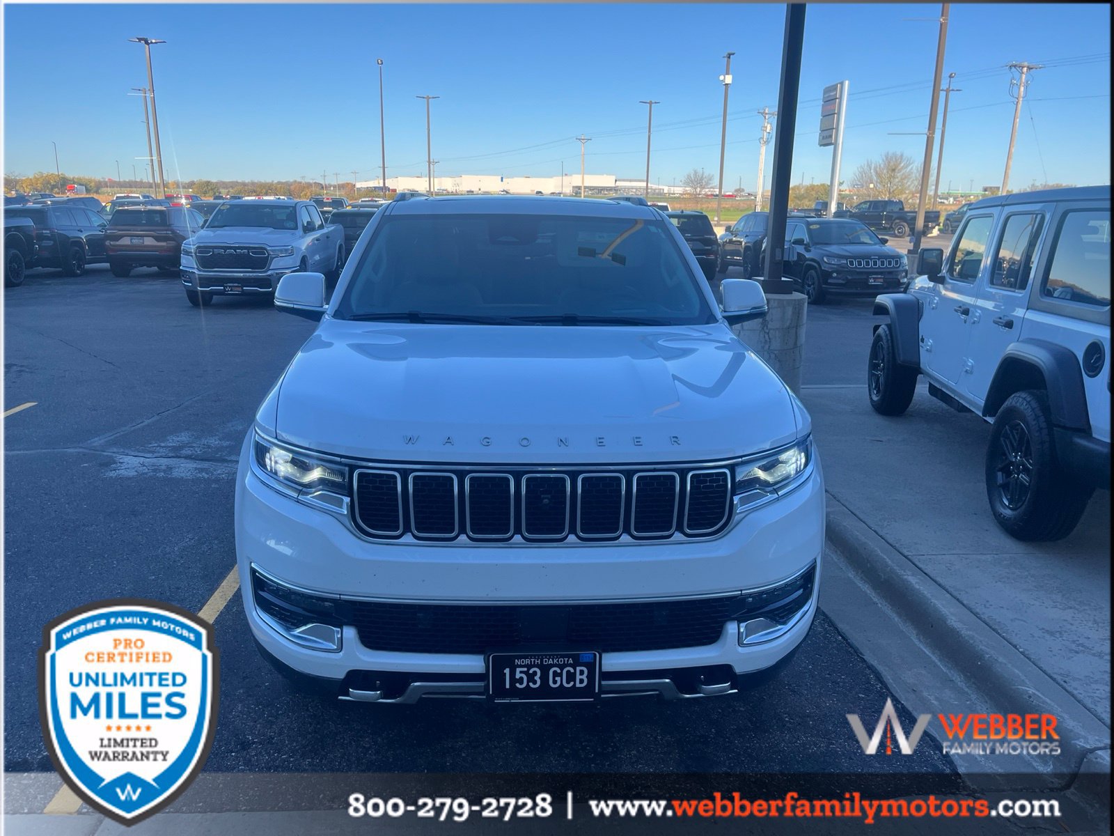 Used 2022 Jeep Wagoneer Series III w/ Premium Group I AWD/4WD image 2