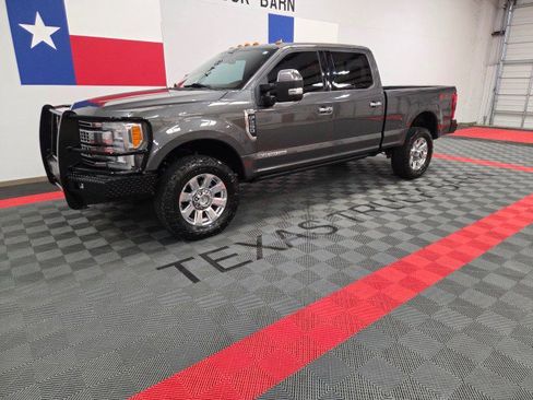 Used 2017 Ford F250 Platinum image 2