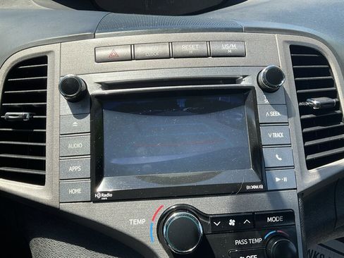 Used 2015 Toyota Venza LE AWD/4WD image 16