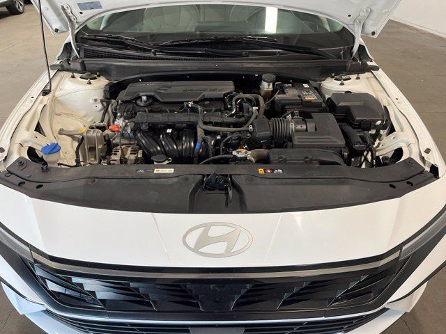 Used 2024 Hyundai Elantra Limited FWD image 9