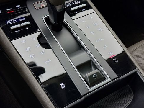 New 2026 Porsche Macan image 22