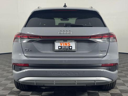 Used 2024 Audi Q4 e-tron Prestige image 8