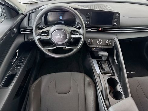 Certified 2025 Hyundai Elantra SE image 21