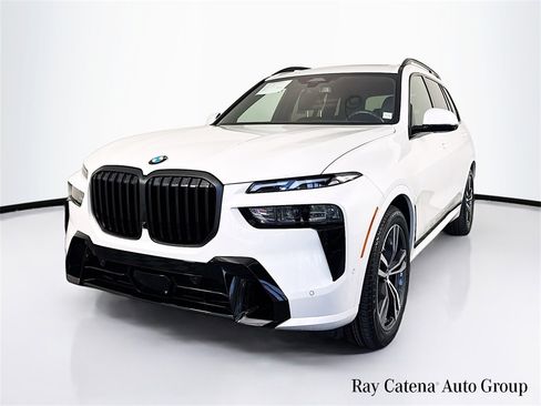 Used 2023 BMW X7 xDrive40i w/ Executive Package image 3