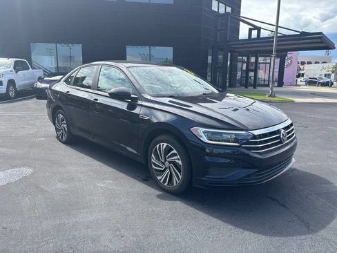 Used 2020 Volkswagen Jetta SEL FWD image 2