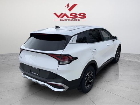 Used 2025 Kia Sportage LX image 5