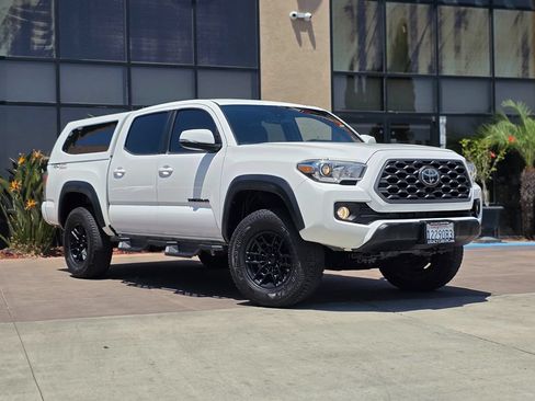 Used 2020 Toyota Tacoma TRD Off-Road w/ Technology Package RWD image 3