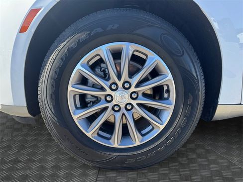 Used 2022 Buick Enclave Essence image 14