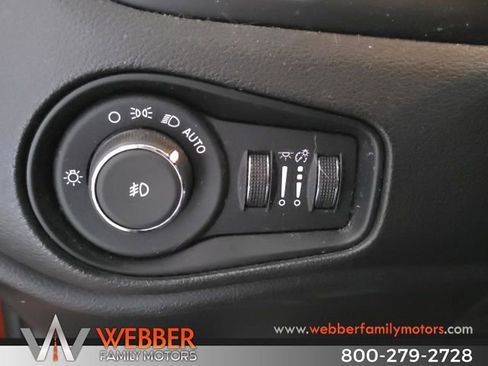 Used 2017 Jeep Renegade Altitude image 14