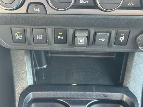 Used 2023 Toyota Tacoma TRD Off-Road w/ TRD Premium Off Road Package AWD/4WD image 29