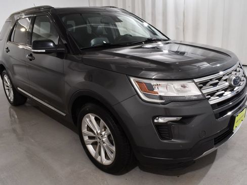 Used 2018 Ford Explorer XLT w/ Equipment Group 202A AWD/4WD image 5