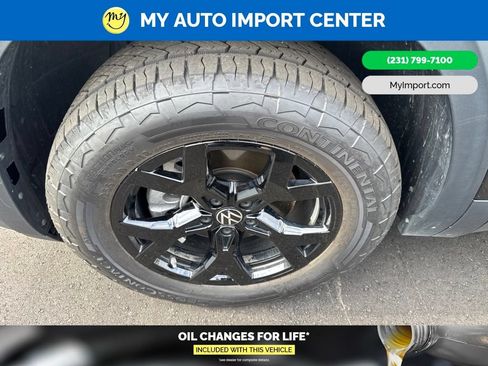 Used 2025 Volkswagen Atlas Peak Edition SE AWD/4WD image 8