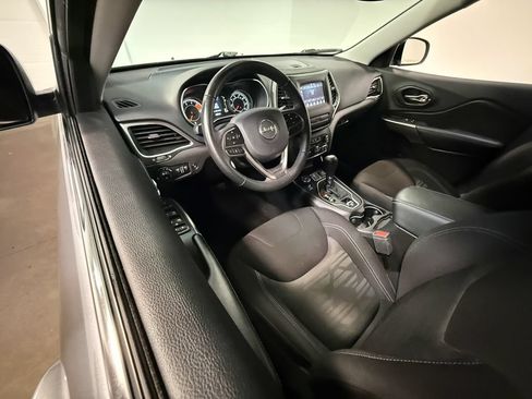 Used 2019 Jeep Cherokee Latitude w/ Comfort & Convenience Group AWD/4WD image 59