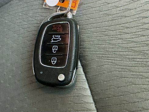 Used 2017 Hyundai Santa Fe Sport image 34