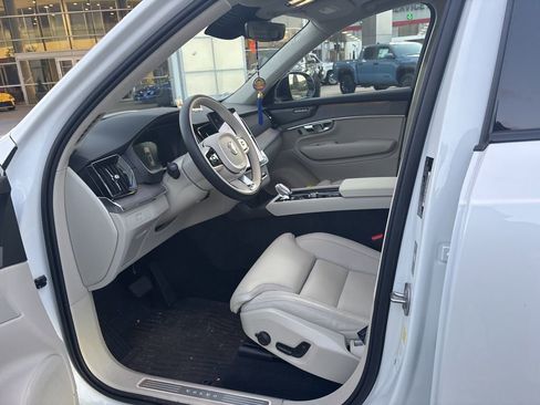 Used 2026 Volvo XC90 B6 Ultra w/ Lounge Package image 7