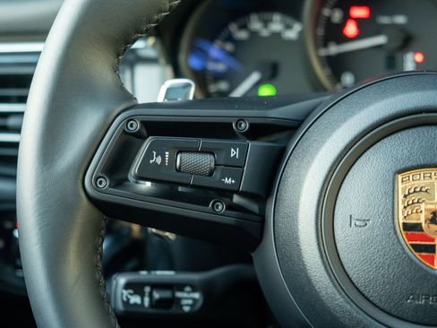 Certified 2026 Porsche Macan image 29