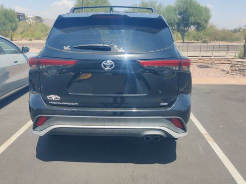 Used 2022 Toyota Highlander XSE FWD image 5