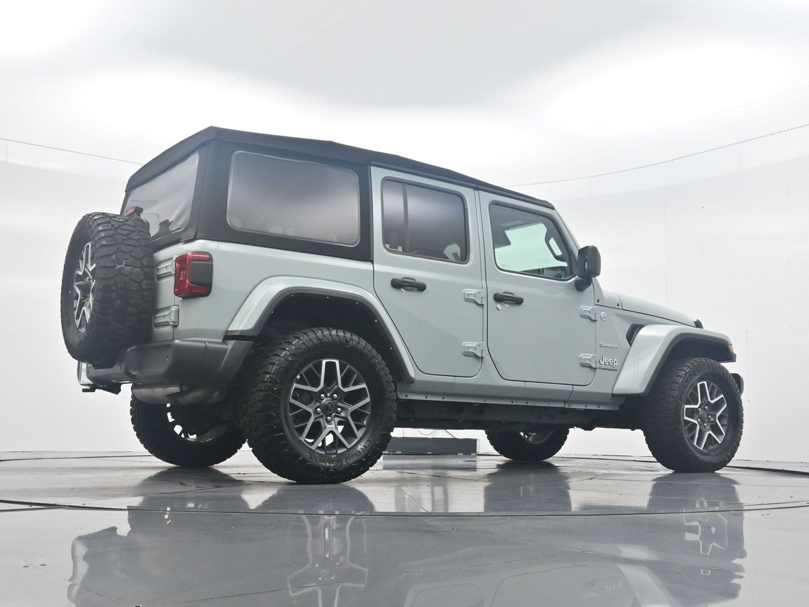 Used 2024 Jeep Wrangler Unlimited Sahara w/ Safety Group AWD/4WD image 28
