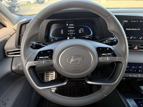 Used 2025 Hyundai Elantra Sport image 11