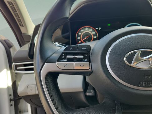 Used 2022 Hyundai Elantra Limited FWD image 13