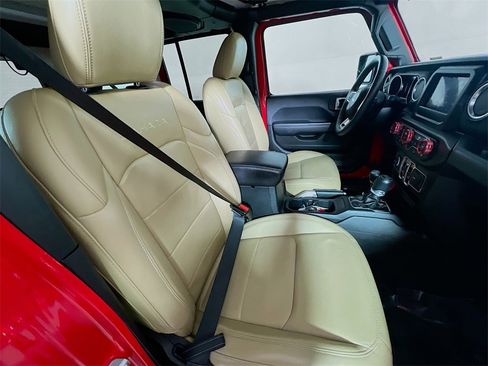 Used 2018 Jeep Wrangler Unlimited Sahara w/ Cold Weather Group image 25