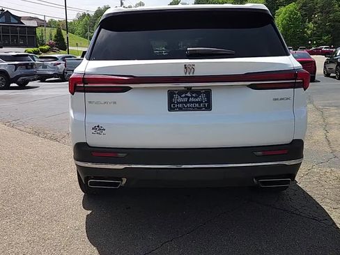 Used 2025 Buick Enclave Preferred FWD image 6