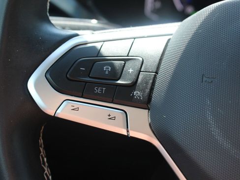 Used 2022 Volkswagen Taos SEL image 23