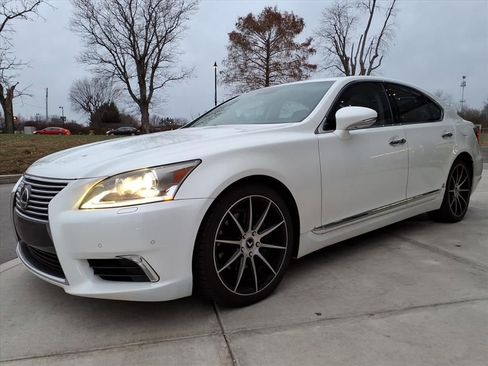 Used 2014 Lexus LS 460 w/ Comfort Package RWD image 3