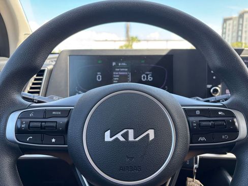 Used 2025 Kia Sportage LX image 28