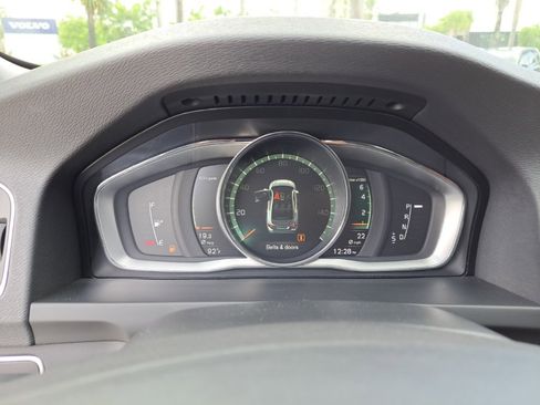 Used 2017 Volvo S60 T5 Inscription Platinum image 18