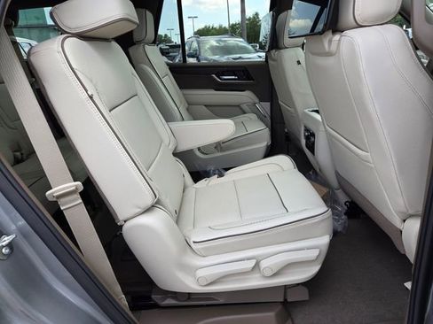 New 2026 GMC Yukon Denali w/ Denali Reserve Package AWD/4WD image 16