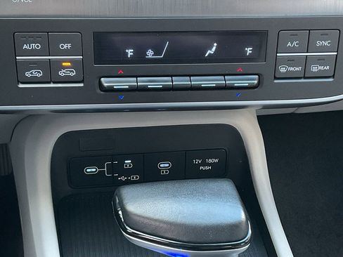 Used 2025 Hyundai Kona SEL image 34