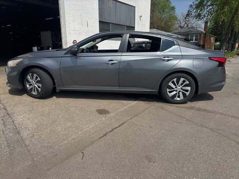 Used 2020 Nissan Altima 2.5 S image 2