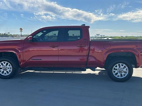 Used 2025 Toyota Tacoma SR5 AWD/4WD image 10
