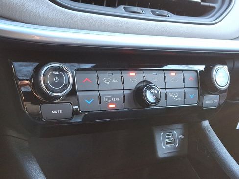 New 2025 Jeep Compass Limited w/ Sun & Sound Group image 10