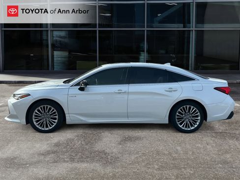 Used 2019 Toyota Avalon Limited w/ Advanced Safety Package image 3