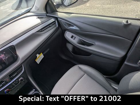 Used 2025 Buick Encore GX Preferred image 17