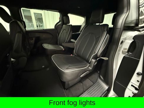 New 2026 Chrysler Pacifica Limited FWD image 10