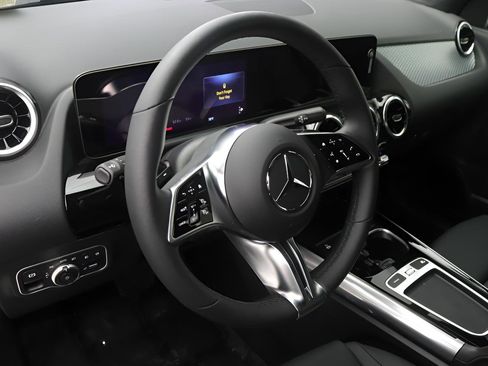 Used 2026 Mercedes-Benz GLA 250 4MATIC image 14