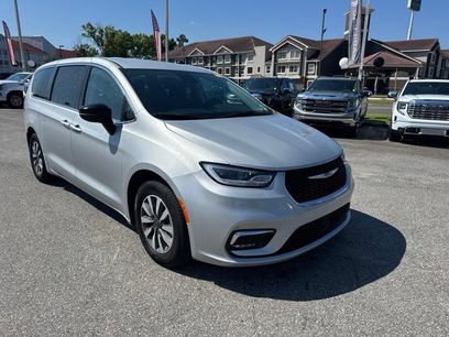 Used 2024 Chrysler Pacifica Limited