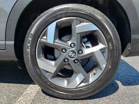 Used 2025 Hyundai Venue SEL FWD image 14